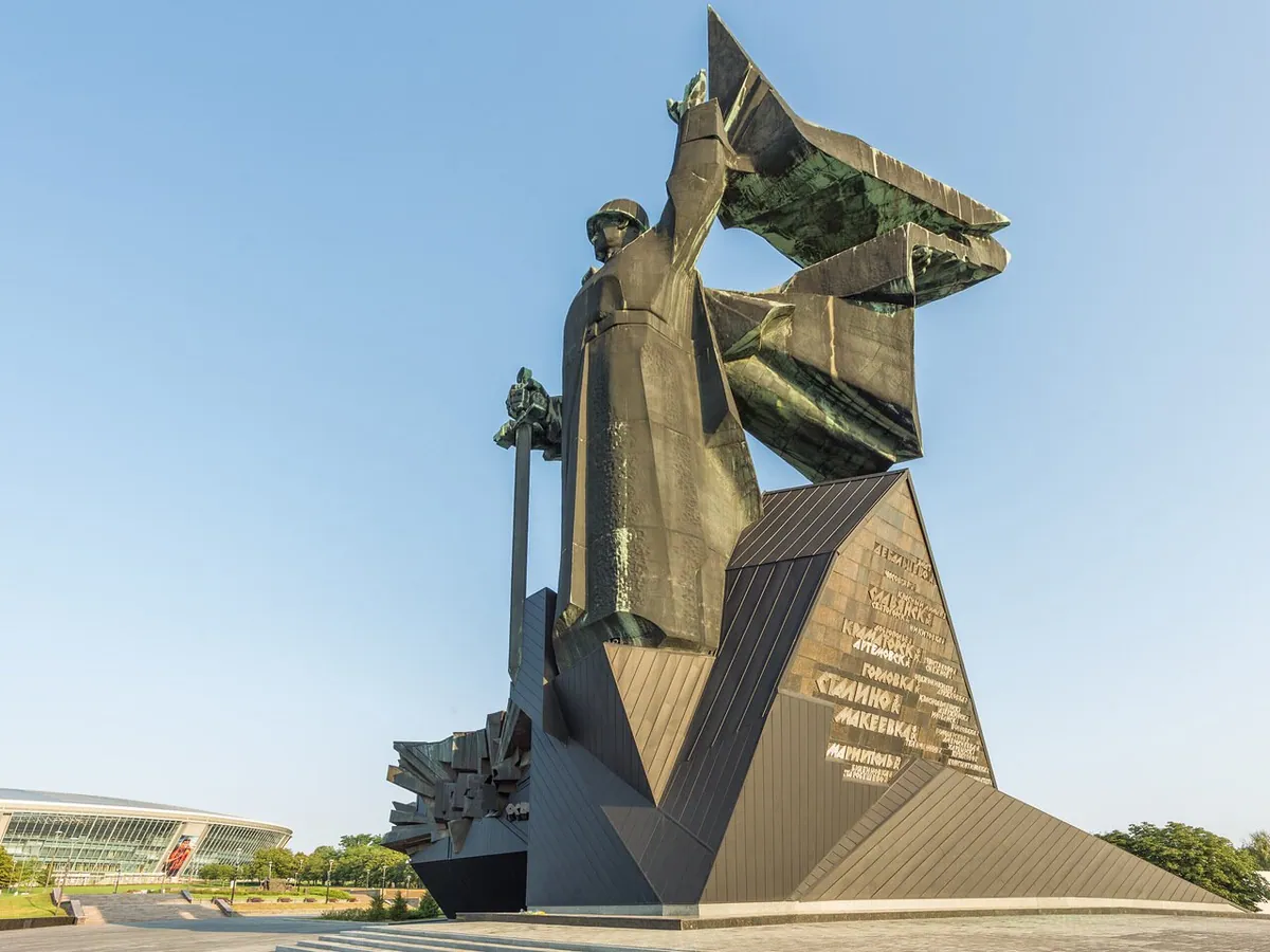 Монумент Визволителям Донбасу · Донецьк до 2014