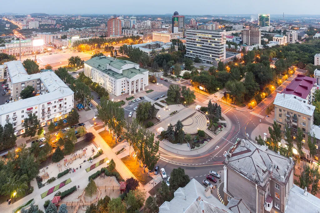 Площа вночі · Донецьк