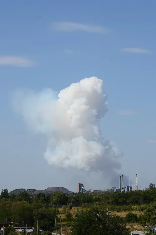 Дим над містом після обстрілу · Донецьк, 2014