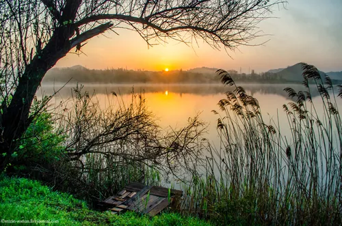 Світанок на воді · Донецьк