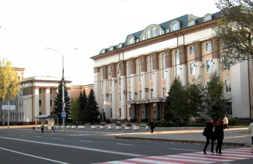 Будинок над площею · Донецьк