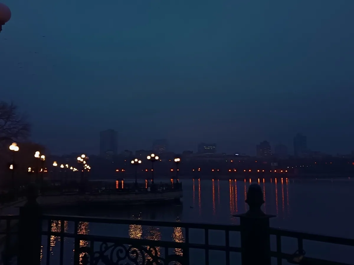 Ріка у сутінках · Донецьк