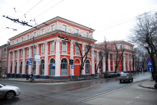 Троянди під вікнами · Донецьк