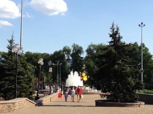 Донецьк · фонтан у сквері