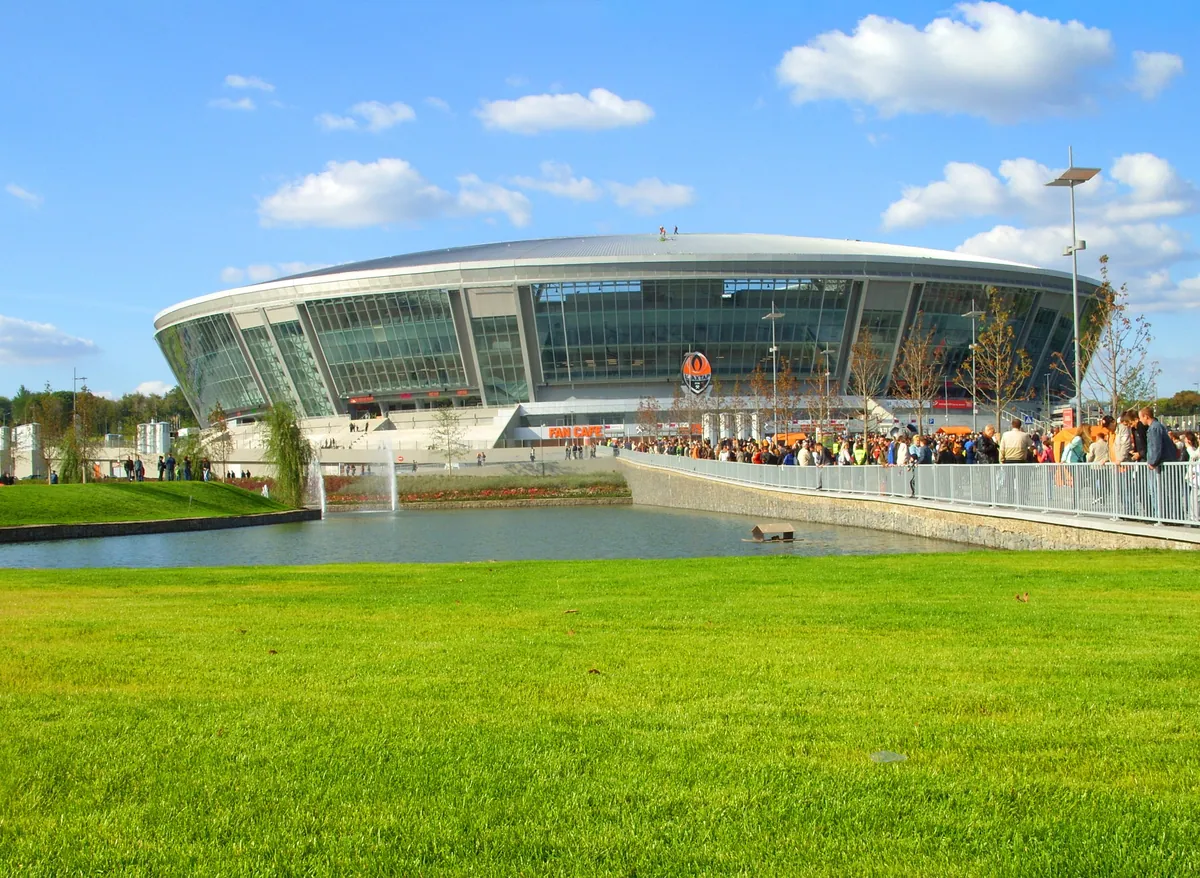 Донбас Арена · перший офіційний матч