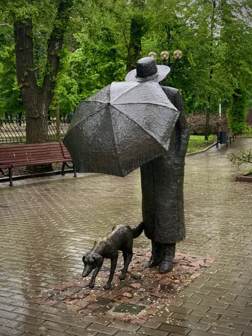 Бульвар Шевченка · скульптура під дощем
